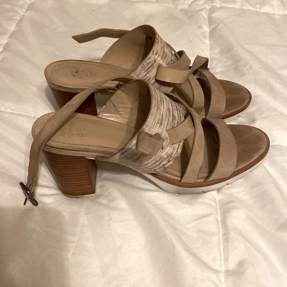 Johnston & Murphy thick heeled sandals.